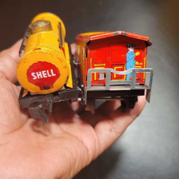 Vintage 2 Tin Litho Train Set  Red Caboose & Shell Tanker Car - Picture 5 of 10